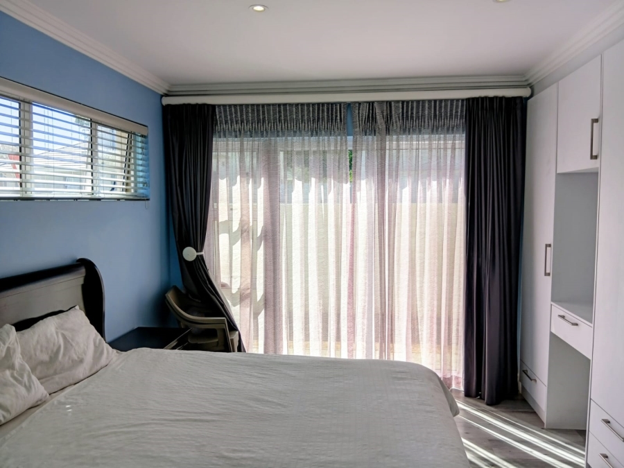 5 Bedroom Property for Sale in Beacon Bay Eastern Cape